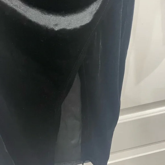 New with tag, classy velvet dress ! - Picture 3 of 5